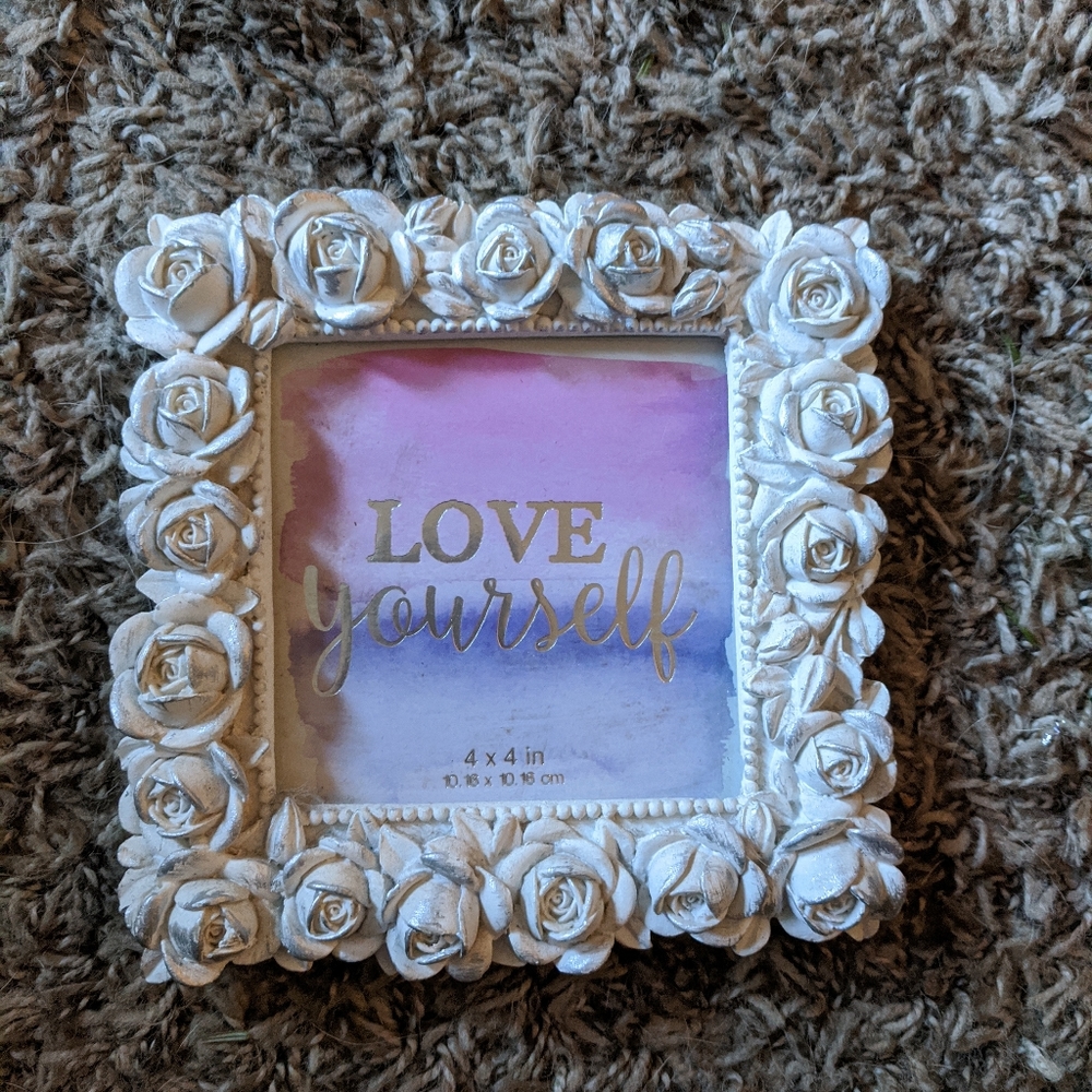 NEW! Beautiful Floral Picture Frame